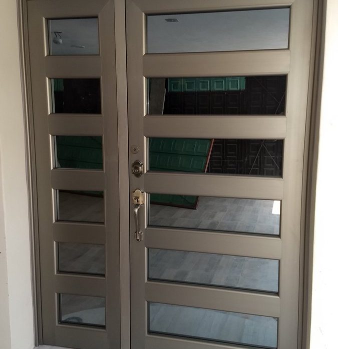 PUERTAS BAJO MEDIDA